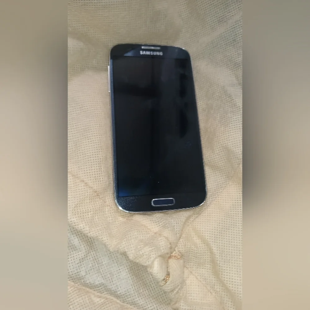 Samsung i545 Galaxy S4 16GB Verizon 13MP Camera Android Smartphone